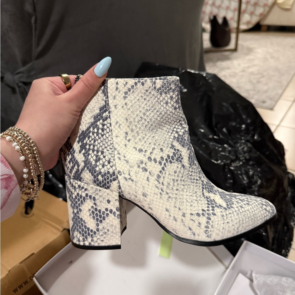 Steve Madden White and Gray Snakeskin Ankle Boots